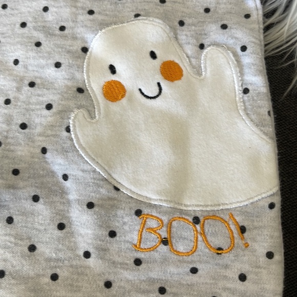 5 piece Halloween Thanksgiving one piece 3 Halloween pumpkin bibs and a onesie - Picture 12 of 14